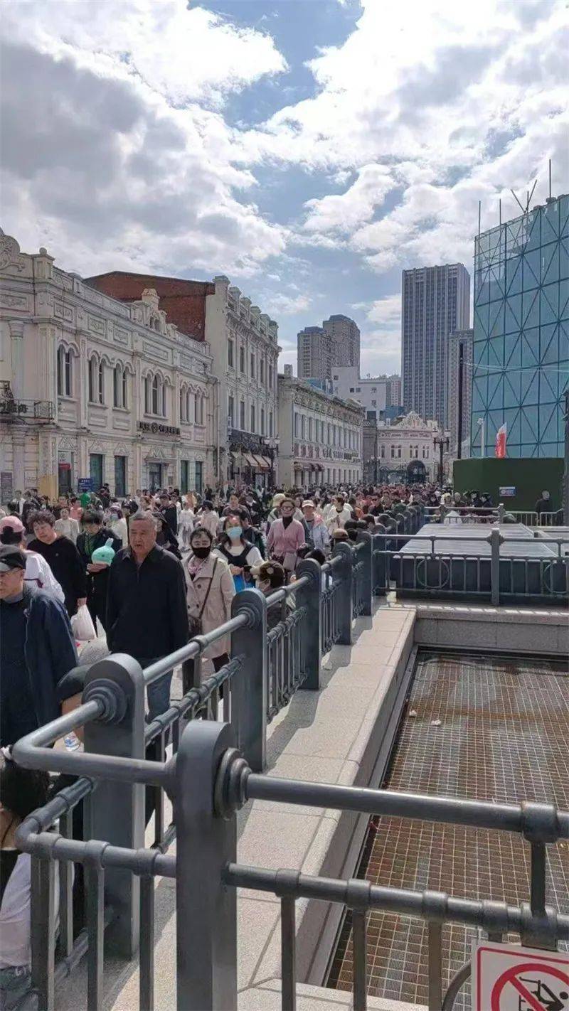 皇冠信用网需要押金吗_哈尔滨地铁3号线中华巴洛克街区站日进出站客流约两万人次皇冠信用网需要押金吗!客流增长超三成