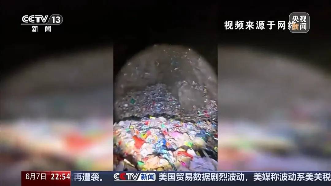 皇冠信用网如何申请_张家界一天然溶洞垃圾堆积皇冠信用网如何申请，当地一村支书威胁谁来天坑拍照就打，官方通报：已停职检查