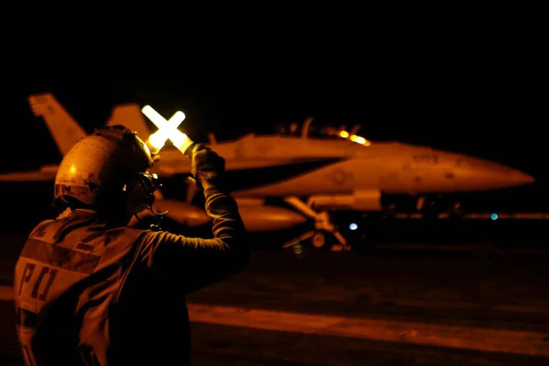 日本J3联赛_央视公开！美国双航母夹击中国辽宁舰日本J3联赛，歼-15挂弹起飞与美军狗斗