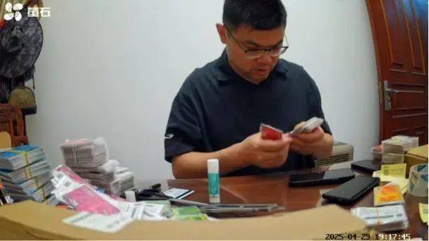 皇冠信用网怎么申请_男子邮递价值107万元加油卡遭快递员变卖皇冠信用网怎么申请，警方以诈骗立案，当事人：5个包裹每个保价5万，却只赔偿2500元