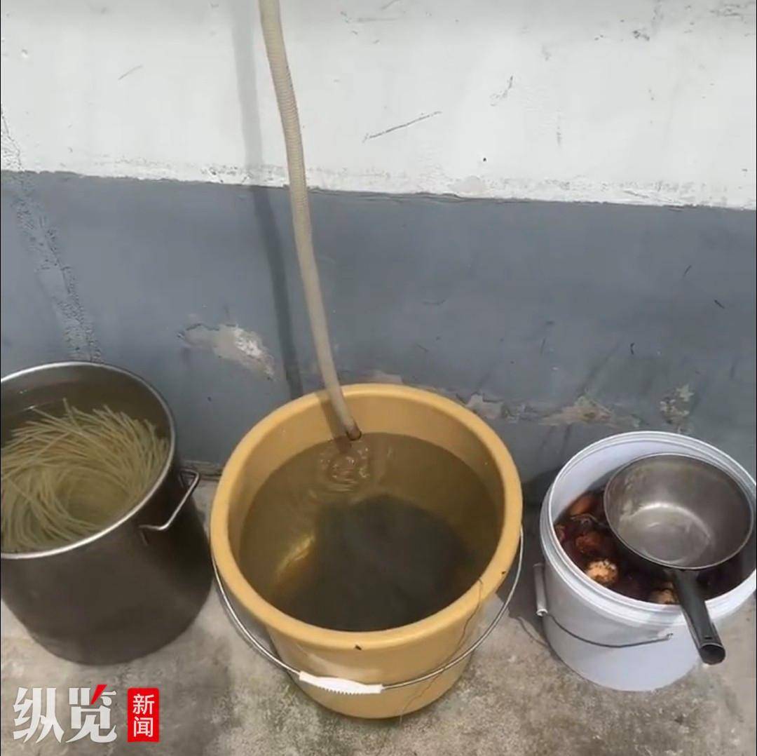 皇冠信用庄家_网友曝光江苏一饭店用空调冷凝水泡发粉丝皇冠信用庄家，当地市监局正在处理中
