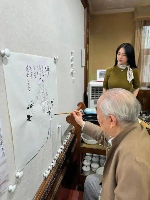 波兰丙组联赛
_身家数十亿波兰丙组联赛
，87岁高龄的“中国最贵在世画家”被爆失联！四段婚姻、多个子女或引发家族财产继承问题