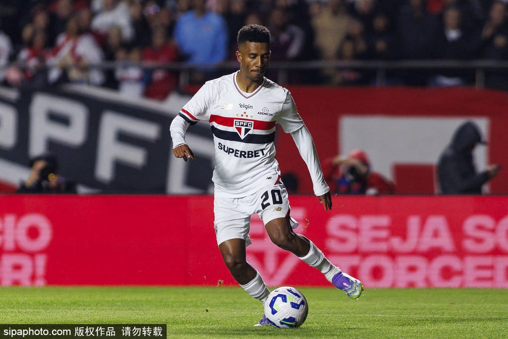 皇冠信用网怎么代理_安东尼重返贝蒂斯：曼联与西甲劲旅的转会谈判揭秘