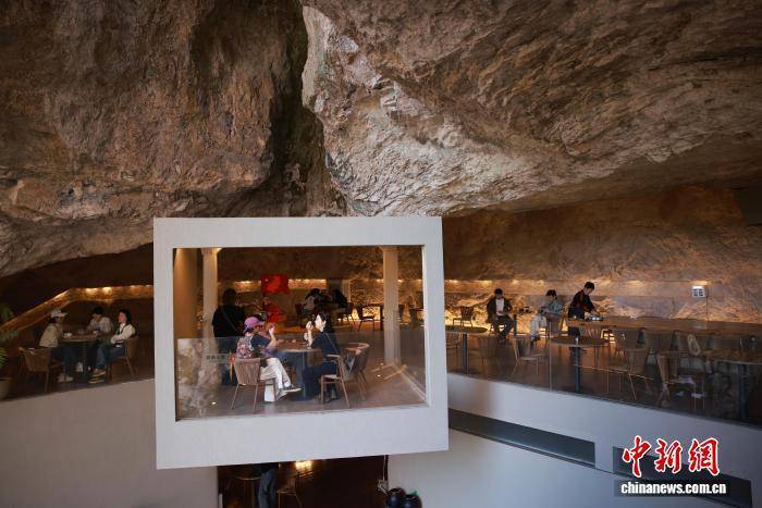 如何代理皇冠信用
_浙江温州乐清雁荡山:悬崖咖啡助力传统景区焕新出圈