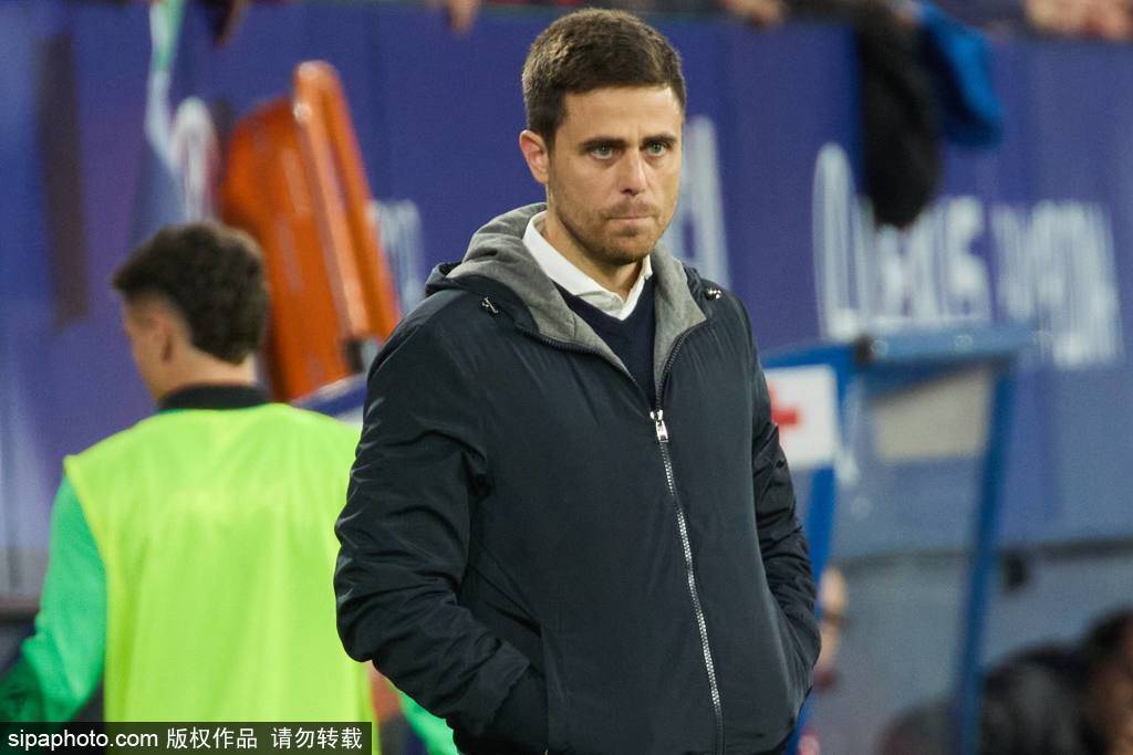 如何申请皇冠信用網
_布莱顿主帅赫尔泽勒谈失利:执行力不足与梦剧场的震撼氛围