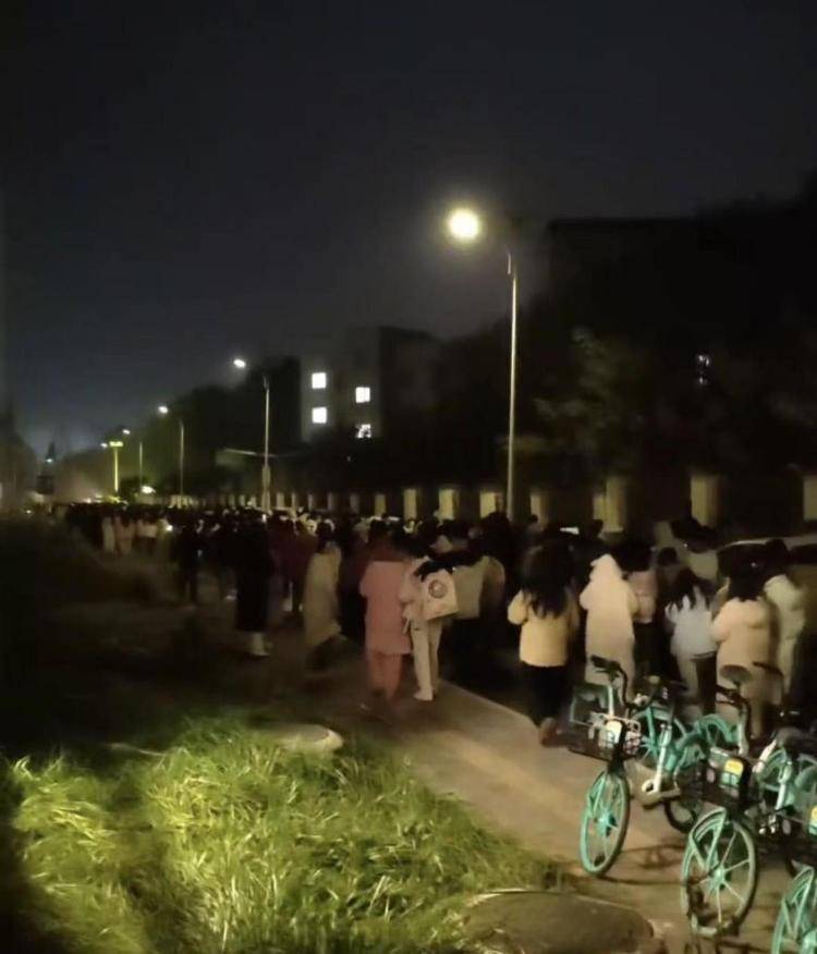 多伦多猛龙 vs 波特兰开拓者
_贵州医科大学多名学生半夜被疏散多伦多猛龙 vs 波特兰开拓者
，校方：宿舍楼出现燃气泄漏