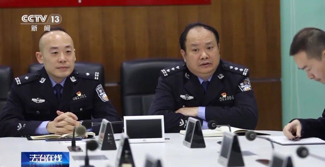 底特律活塞 vs 亚特兰大老鹰
_广州南站底特律活塞 vs 亚特兰大老鹰
，一男子频繁“上厕所”，被警方盯上