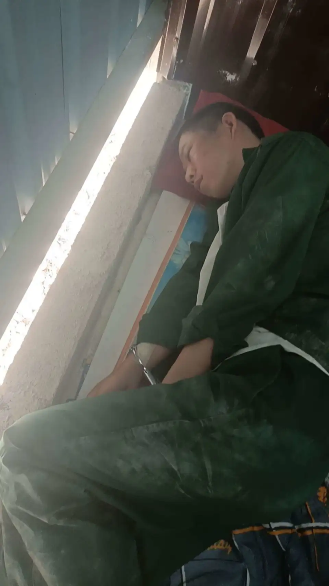 怎么弄皇冠信用網
_“肋骨戳进内脏怎么弄皇冠信用網
，脚趾全部被掰断！”河南19岁青年疑陷缅北两度逃跑失败