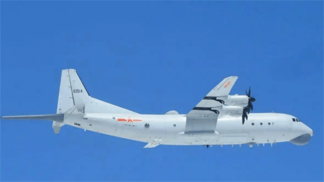 厄瓜多尔足球
_东海之上厄瓜多尔足球
，“不速之客”挂弹来袭！中国战机逼近百米对峙20分钟