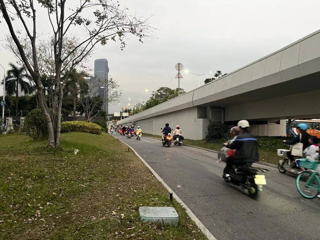 厄瓜多尔足球
_“等到车熄火”！深圳一主干道厄瓜多尔足球
，因封路导致拥堵！多部门研究疏解方案