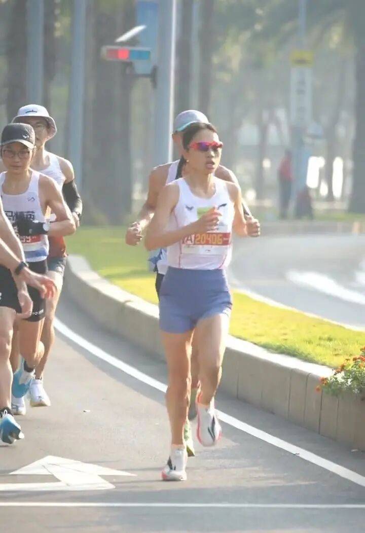 新西兰足球
_“最快女护士”张水华再登领奖台：近50天5次参赛新西兰足球
，获得超20万元奖金