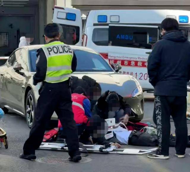 皇冠信用網在线开户
_杭州小米交付中心发生车祸皇冠信用網在线开户
,小米内部人士:当时处于人驾状态,事故还在调查中