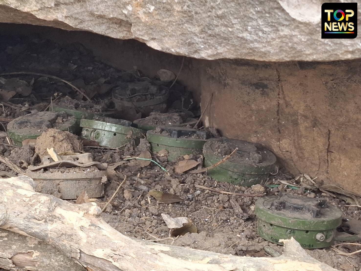 正版皇冠信用网代理_不给洪森父子拼命正版皇冠信用网代理,柬军跑了:泰国缴获中械摆一地,越南武器参战