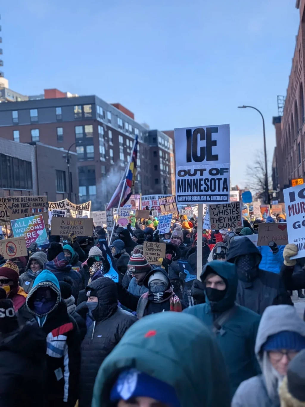 怎么申请皇冠信用网_ICE来了就吹哨子怎么申请皇冠信用网!暴力执法中的明州之冬与零下20°C的SOS