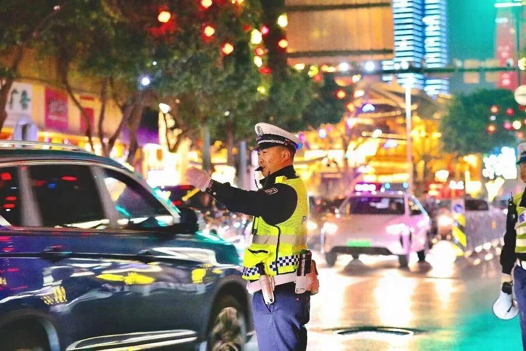 新2登录网址_日均5万余名社会面防控警力新2登录网址，四川公安全力守护平安春节