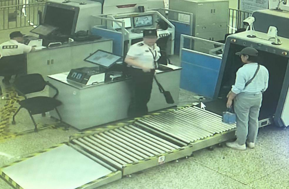皇冠信用网代理流程_落地杭州机场后皇冠信用网代理流程，女子哭着打电话给丈夫：包不见了，恐怕要损失几十万元生意！濒临崩溃时，一通电话打了过来