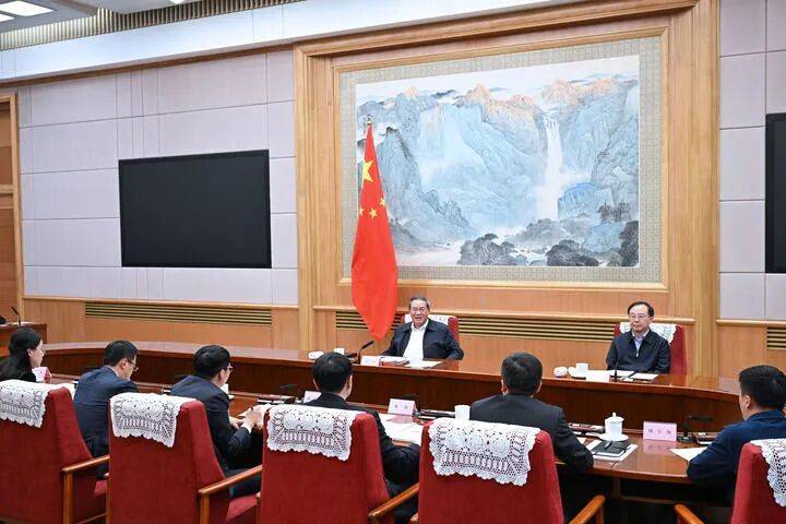 皇冠信用網代理
_李强主持召开经济形势专家和企业家座谈会