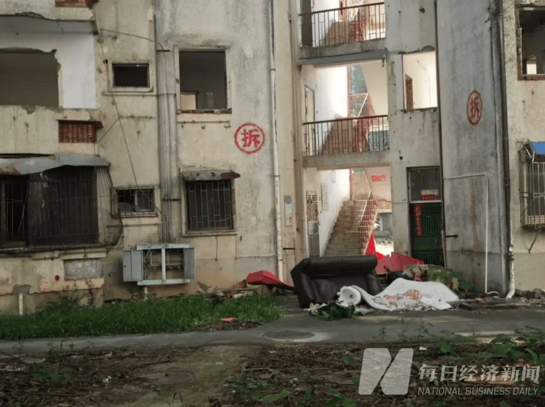 皇冠体育App下载
_搬走数年后皇冠体育App下载
,有业主搬回30年的老房子,深圳罗湖布心花园旧改走向何方?